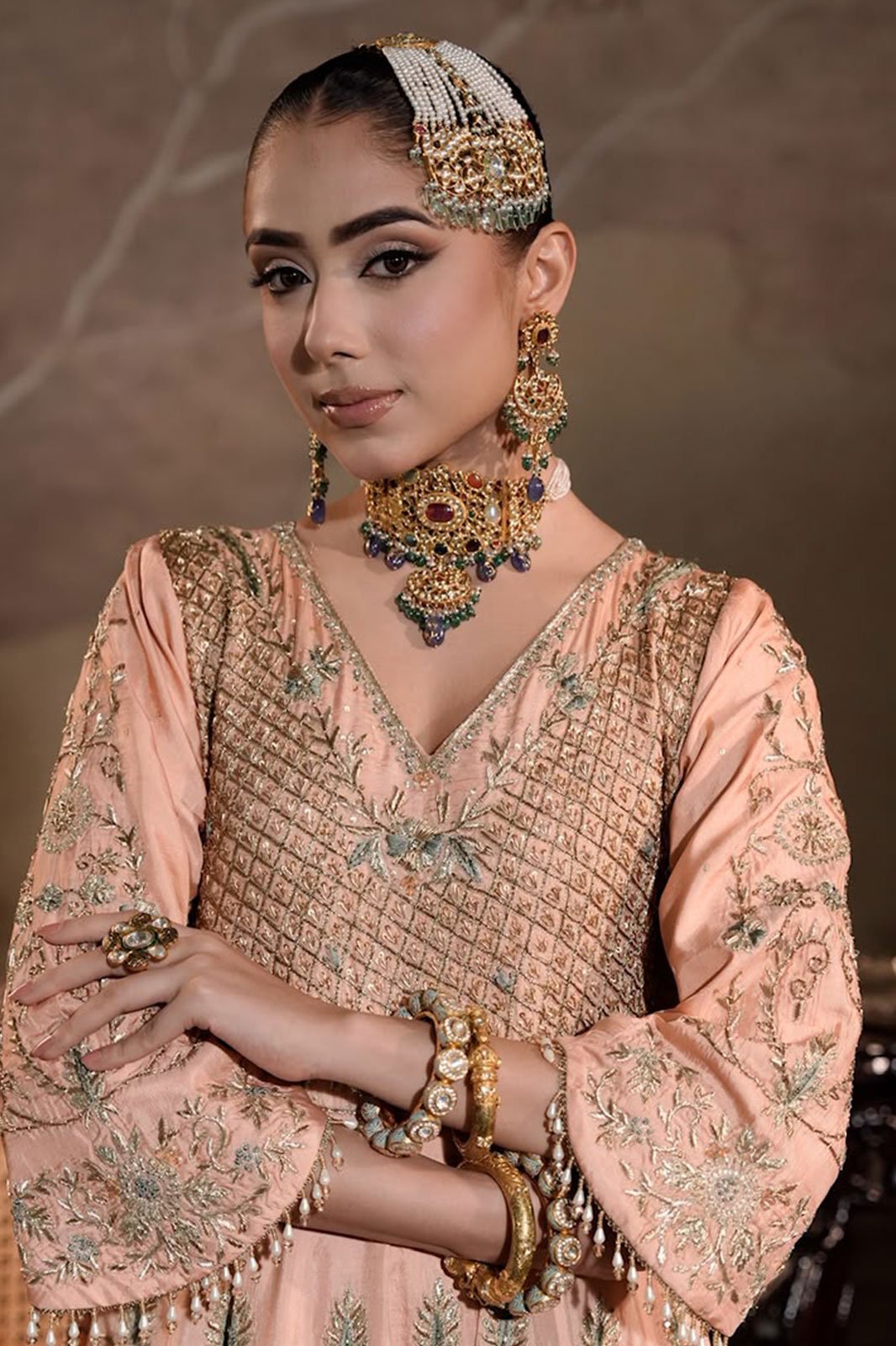 Blush ensemble with a layered polki choker
